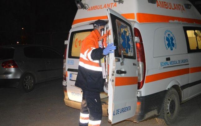 Trei adolescenţi din Cluj au fost înjunghiaţi cu un cuţit de un tânăr de 20 de ani pe stradă