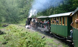 Revine MOCĂNIŢA în Ţara Moților. Trenulețul turistic care te poartă prin peisaje minunate