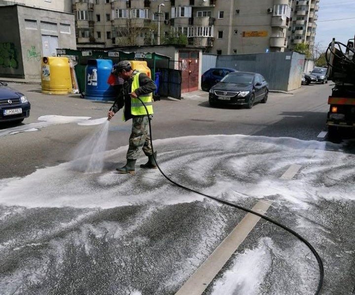 Continuă spălarea străzilor din Cluj-Napoca. Ce zone sunt vizate