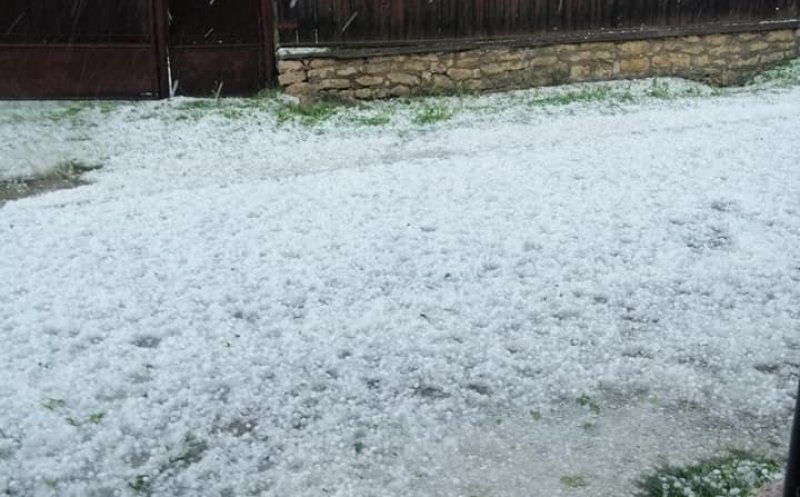 Imagini după CODUL ROȘU de la Cluj. Pământul s-a albit în câteva minute