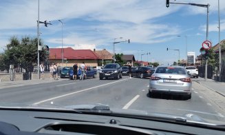 Accident în Florești. Mai multe mașini s-au ciocnit într-o intersecție semaforizată