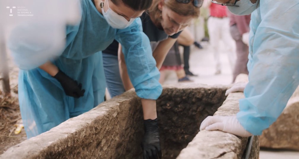 Ce conţine sarcofagul găsit la săpăturile de pe Bulevardul 21 Decembrie din Cluj-Napoca