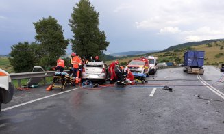 ACCIDENT MORTAL pe DN1, în judeţul Cluj! A intrat pe contrasens într-un camion care a luat foc. Pasagerul din dreapta şi-a pierdut viaţa