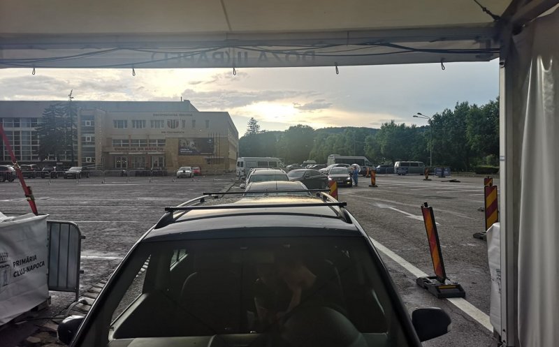 Poveste cu Doza 3 la Drive Through Cluj. "Unii vin să se vaccineze cu gândul la vacanță, unii însă exagerează cu dorința de vaccinare"