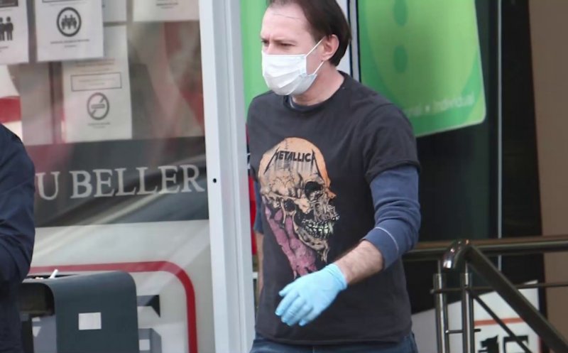 Premierul Cîțu, luat la rost de rockerii clujeni: „Un vinil și-un tricou nu te fac rocker, așa cum funcția nu te face om. Jos labele de pe Roșia Montană”