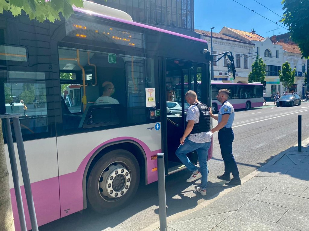 Razie de amploare în stații și autobuze la Cluj-Napoca. O femeie a fost reținută