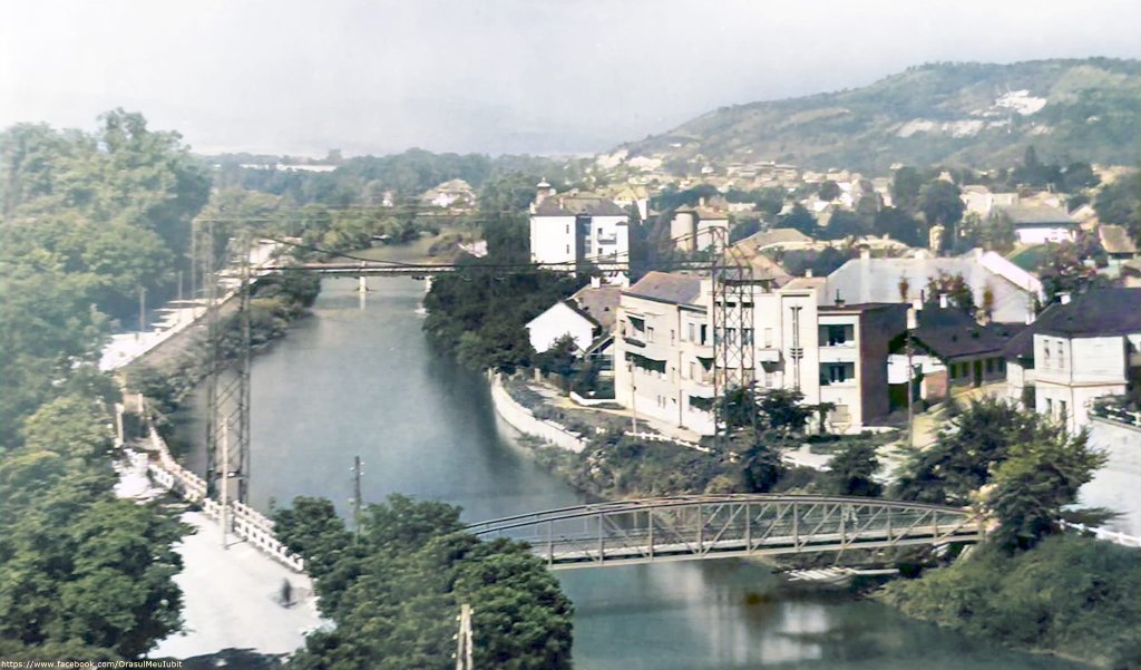 Trupele germane în retragere l-au aruncat în aer, bustul împărătesei demontat de comuniști. AZI e podul îndrăgostiților din Cluj