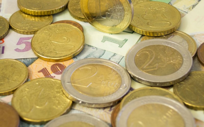 Euro a atins vineri un nou maxim istoric în raport cu leul