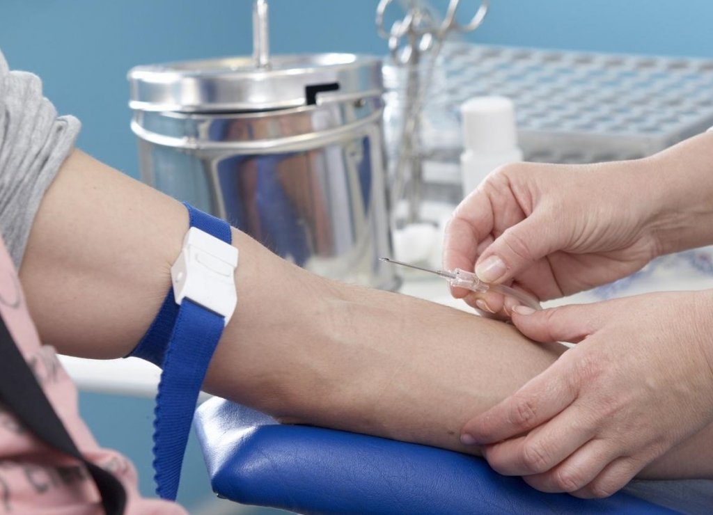 Vrei analize medicale şi ţi se spune că nu mai sunt fonduri? Fă reclamații