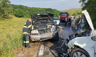 Patru persoane implicate într-un accident pe un drum din judeţul Cluj