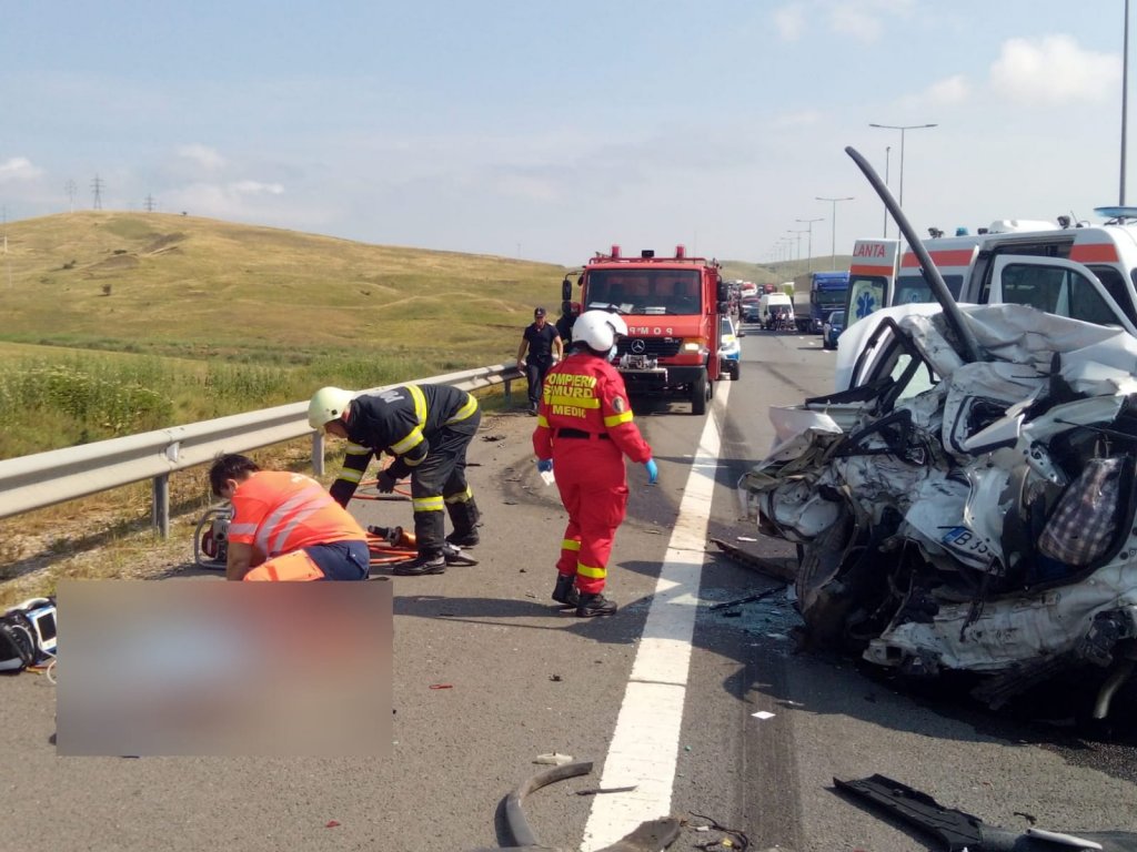 Accident MORTAL pe autostrada A10 Aiud – Turda. Impact între o mașină și un TIR/ S-a solicitat elicopterul SMURD