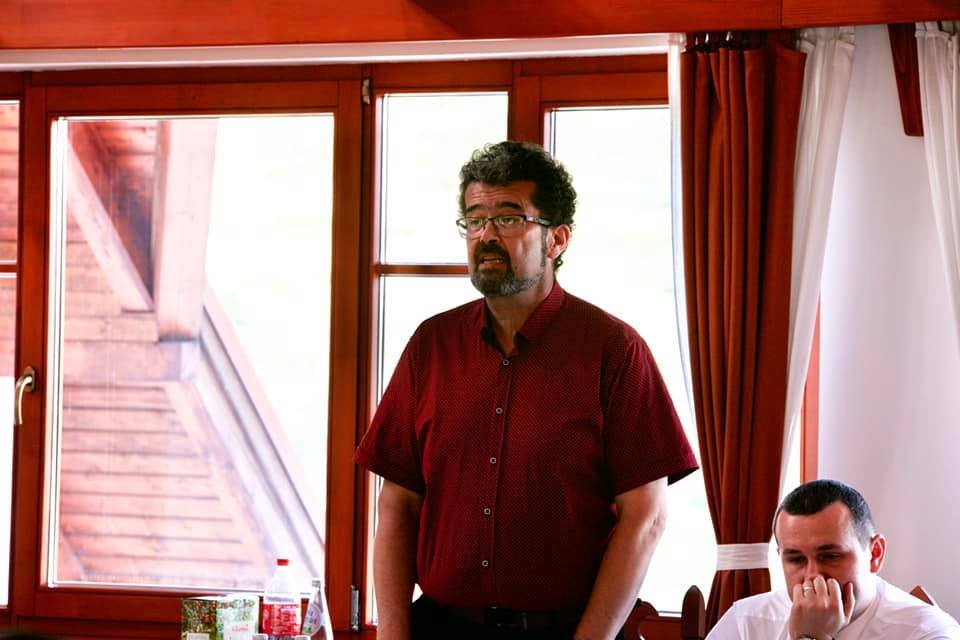 Primarul din Baciu îi dă replica lui Boc: „Unde este centura metropolitană sau metroul? Spor la vopsit asfaltul în metropola de cinci stele”