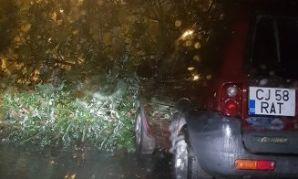 Inundații pe străzile Clujului după o furtună devastatoare