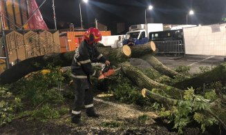 O furtună de 30 de minute a făcut prăpăd în Cluj-Napoca. Primul bilanţ al intervenţiilor pompierilor