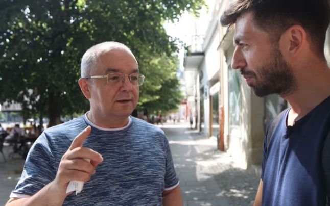Mircea Bravo l-a întrebat pe Emil Boc dacă se consideră bogat. Primarul s-a căutat prin buzunare