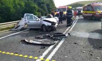 ACCIDENT la Cluj, pe centura Vâlcele - Apahida. O maşină arată ca un acordeon, iar patru persoane au ajuns la spital