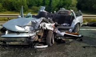 ACCIDENT la Cluj, pe centura Vâlcele - Apahida. O maşină arată ca un acordeon, iar patru persoane au ajuns la spital