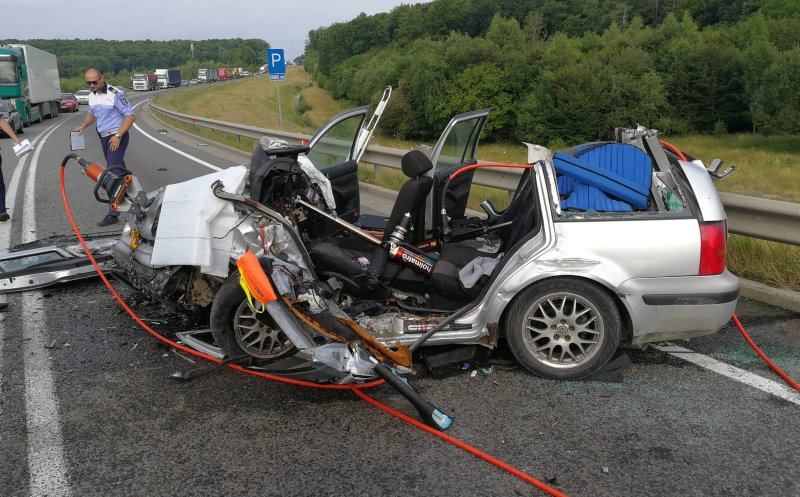 ACCIDENT grav la Cluj, pe centura Vâlcele - Apahida. O maşină arată ca un acordeon. Două persoane încarcerate