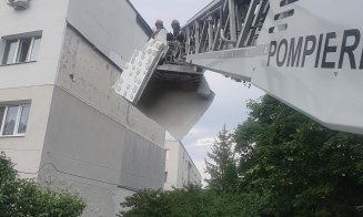 Cabluri de curent rupte, acoperişuri distruse, subsoluri inundate, arbori căzuţi peste maşini, conducte de gaz avariate. Şi ploaia continuă la Cluj