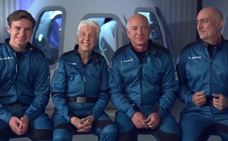 Al doilea miliardar care pleacă în spațiu. Jeff Bezos zboară la bordul vehiculului New Shepard al Blue Origin
