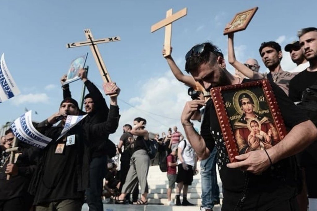 Proteste cu icoane și cruci în Grecia împotriva vaccinării, la 3.000 de cazuri zilnice. 99% dintre intubaţi sunt nevaccinaţi