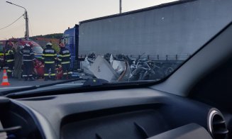 Accident MORTAL în Jucu. Impact între o mașină și un TIR/ S-a solicitat elicopterul SMURD