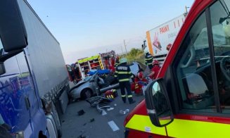 Accident MORTAL în Jucu. Impact între o mașină și un TIR/ S-a solicitat elicopterul SMURD