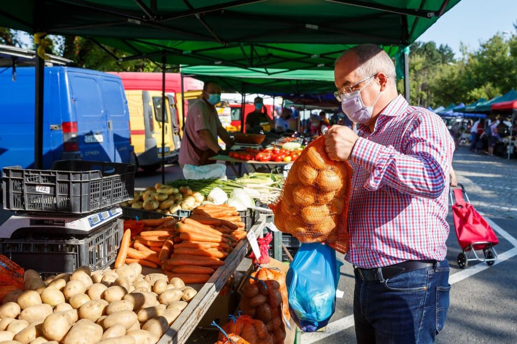 Primarul gospodar, Emil Boc, a făcut piaţa în Gheorgheni - Ziua de Cluj