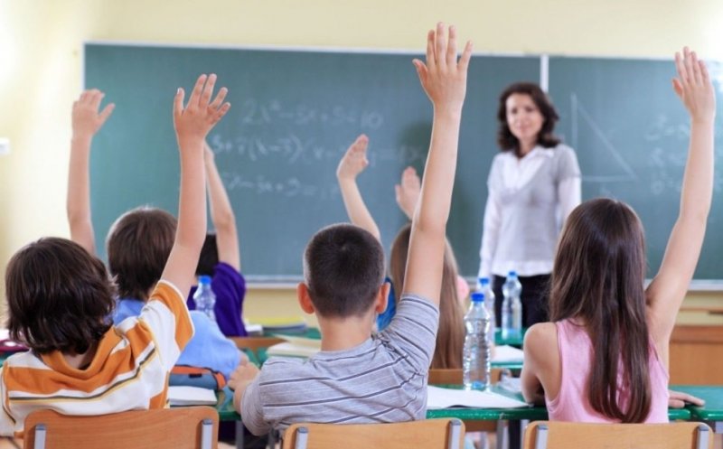 Sorin Cîmpeanu: Profesorii nevaccinaţi ar putea fi testaţi periodic, înainte să intre la ore