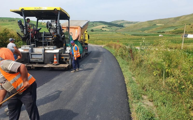 Se asfaltează drumul județean din Cojocna