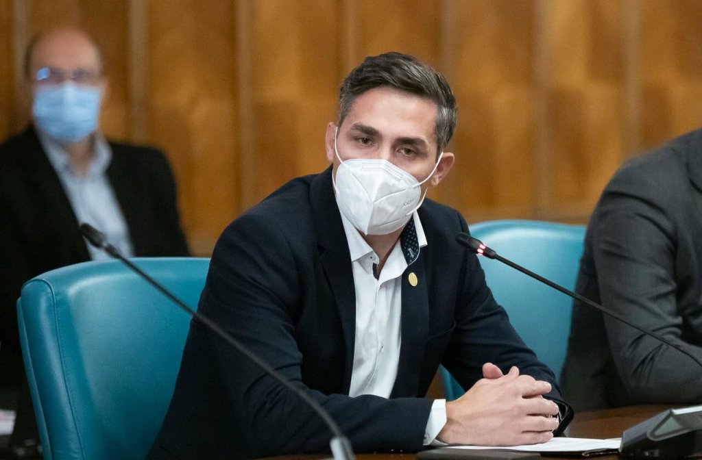 Valeriu Gheorghiță: Vaccinarea anti-COVID cu a treia doză ar putea începe în septembrie