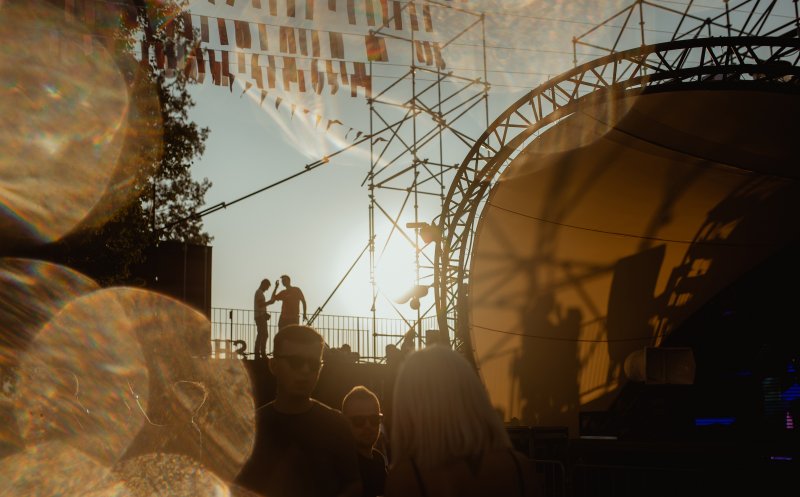 Discuții despre sustenabilitate, sănătate mintală și educație sexuală la Electric Castle