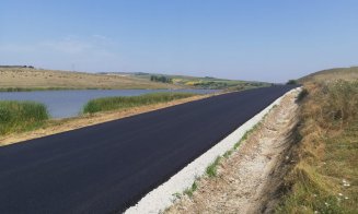 Asfalta „ca în palmă” pe un drum județean din Cluj