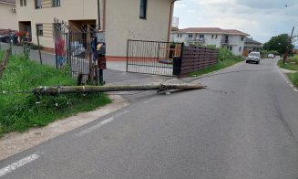 Veneția de Cluj. Străzile din oraș, din nou sub ape după furtună/ Acoperișuri smulse și un stâlp prăbușit