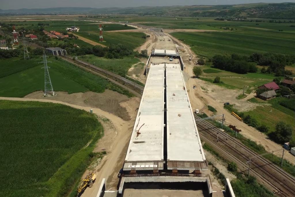 Ce spune constructorul podului de pe Autostrada Sebeş Turda despre care s-a scris că e montat strâmb: "Efect optic"