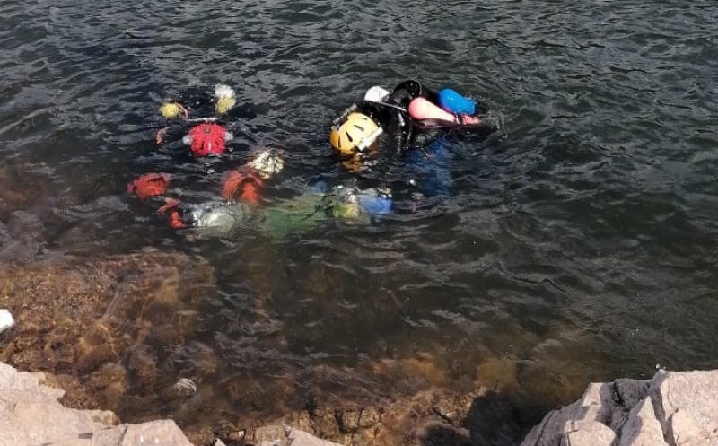 Bărbat dispărut în zona lacului Beliș-Fântânele. Este căutat cu bărcile, scafandri, dar şi cu o echipă canină pe uscat