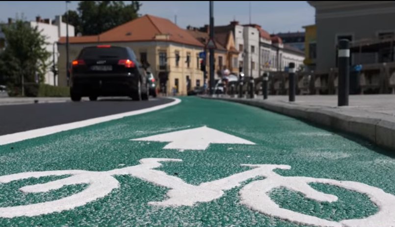 Emil Boc se laudă cu modernizarea străzilor din jurul Parcului Central: "Lucrări terminate la timp"