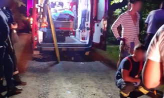 Autoturism căzut într-o râpă adâncă de 4m