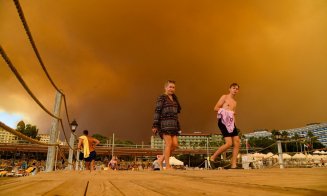 Haos în stațiunile din Turcia, turiștii fug disperați din calea flăcărilor