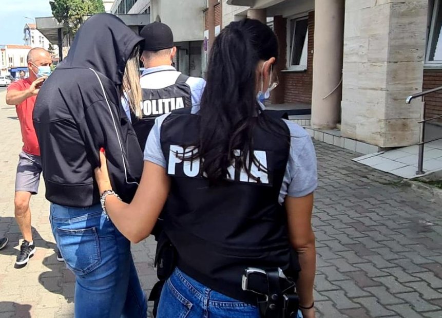 Medic din Cluj-Napoca reţinut. A eliberat certificate FALSE de vaccinare anti-COVID
