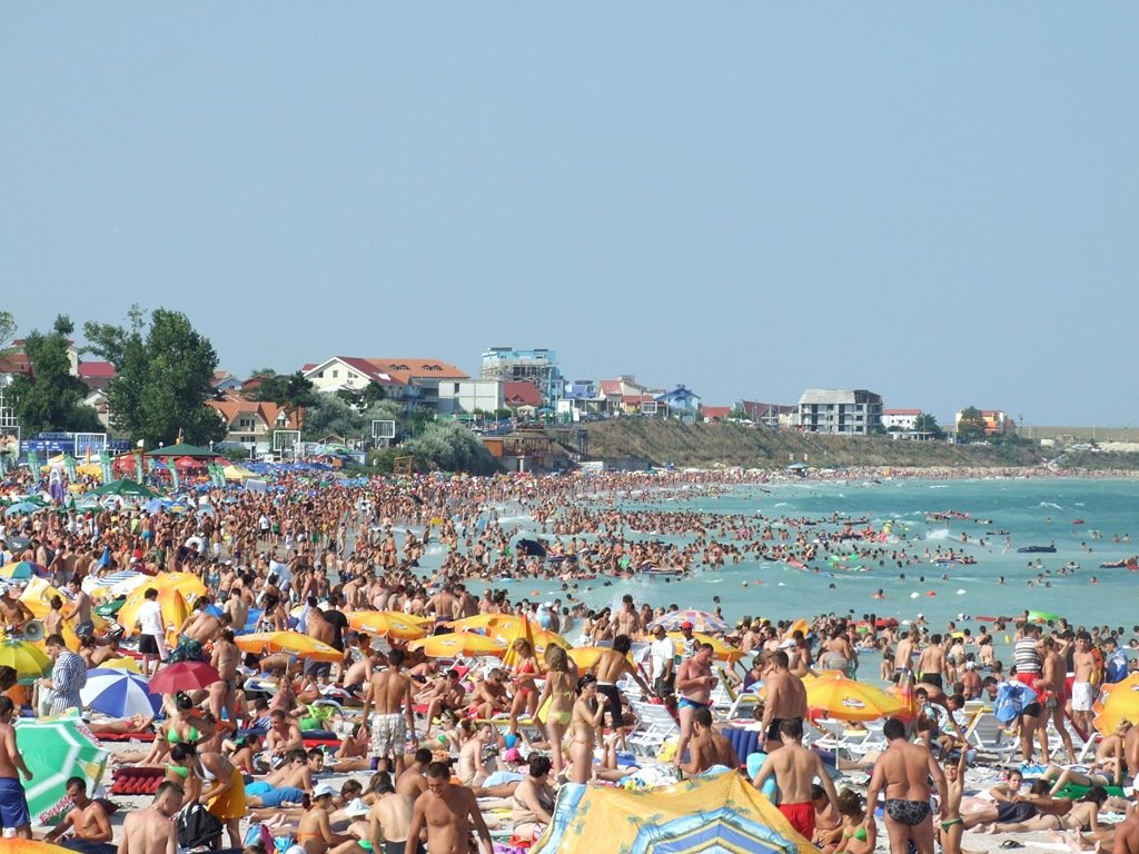Este cel mai aglomerat weekend de pe litoral. Sunt 135.000 de turişti în structuri clasificate