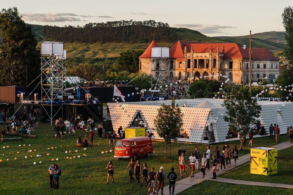 22 de infracţiuni legate de traficul şi consumul de droguri în a doua zi a Festivalului Electric Castle