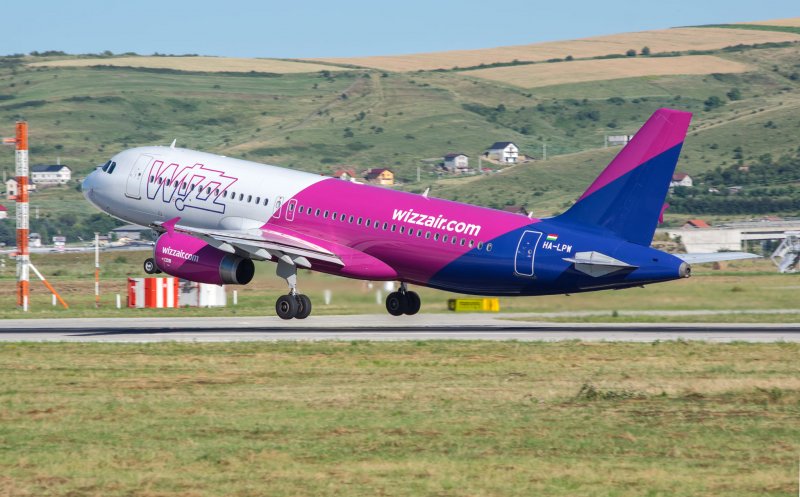 Avioanele, ţinute în aer în timpul furtunii de ieri. Nu s-a putut ateriza pe Aeroportul din Cluj-Napoca