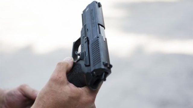 Polițiștii clujeni au tras două focuri de armă pentru a opri un infractor