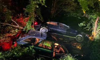 Două mașini au ajuns într-un șanț din Făget noaptea trecută