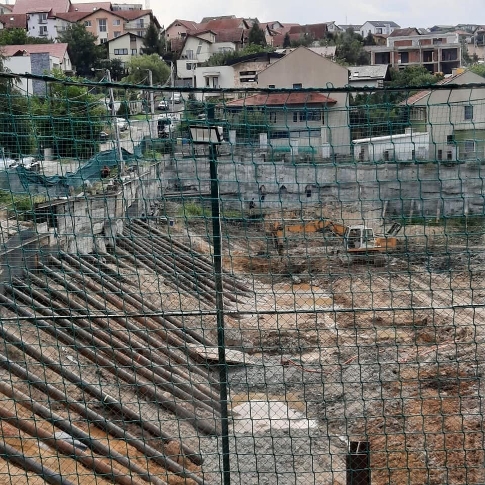 CRATERUL unui şantier imobiliar din Europa surpă casele vecinilor