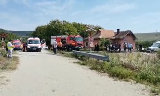 Accident Cluj: Microbuz cu pasageri, lovit de tren. Nouă răniți/ A fost activat PLANUL ROȘU