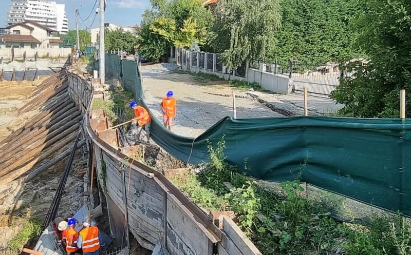 Cine sunt beneficiarul şi constructorul şantierului din Europa, al cărui crater surpă drumul şi casele vecinilor