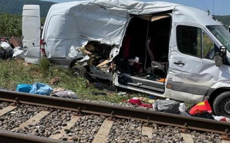 A MURIT una dintre pasagerele microbuzului din accidentul de la Urişor. Şoferul, reţinut pentru 24 de ore
