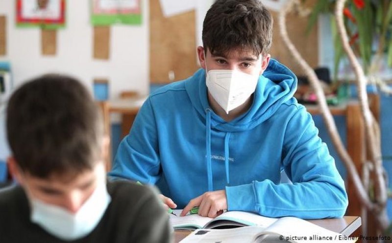 Elevii ar putea primi stimulente dacă se vaccinează anti-COVID. Ce spune ministrul Educaţiei